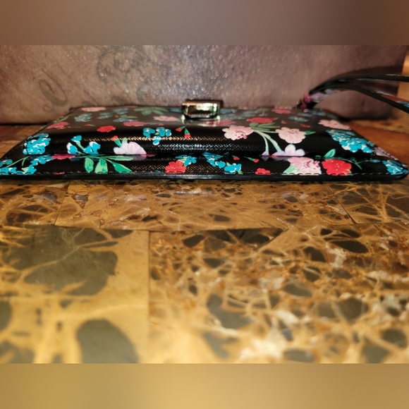 Kate Spade wallet with wristlet strap - Picture 3 of 8